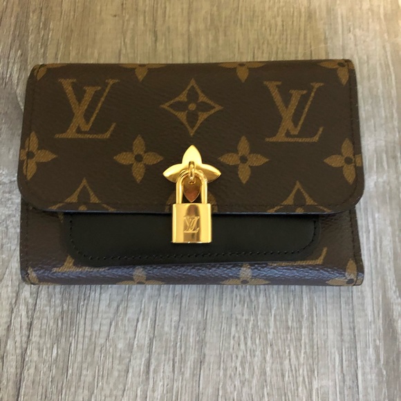 lv flower compact wallet